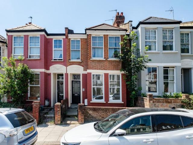 Flat for sale in Hornsey, Greater London