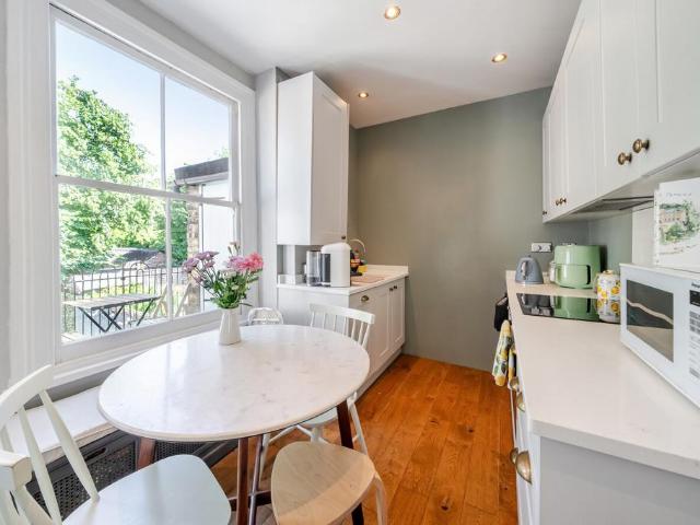Flat for sale in Streatham, Greater London