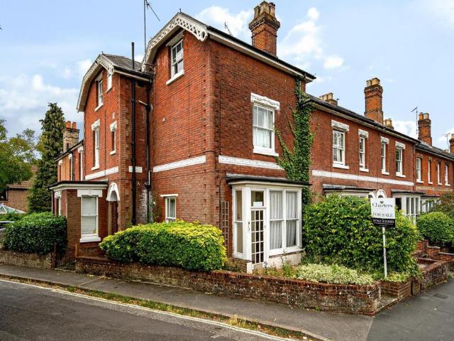 Flat for sale in Hampshire