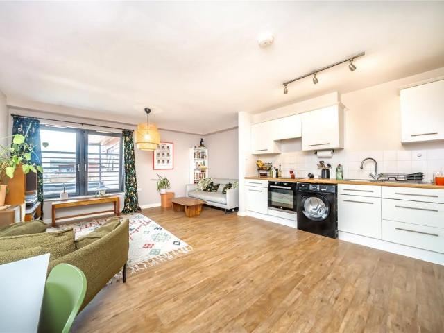 Flat for sale in Homerton, Greater London