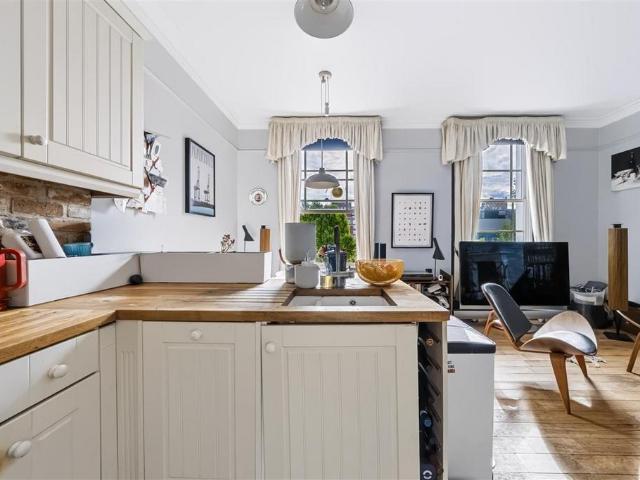 Flat for sale in Tachbrook Estate, Greater London