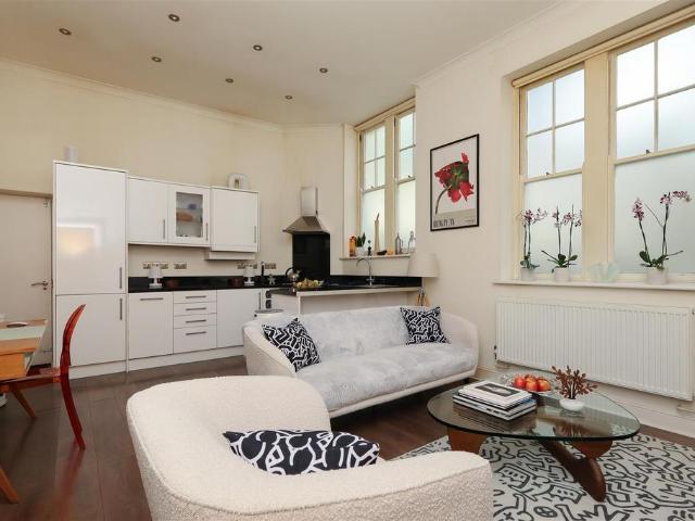 Flat for sale in West Marina, Guestling Green