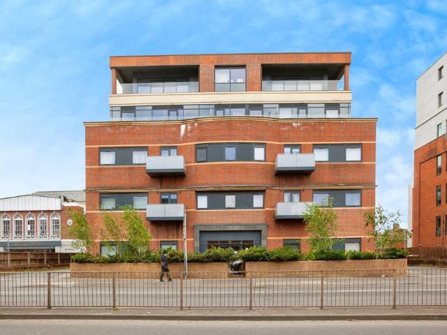 Flat for sale in Slough