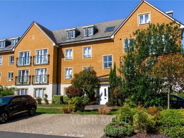 Flat for sale in Slough