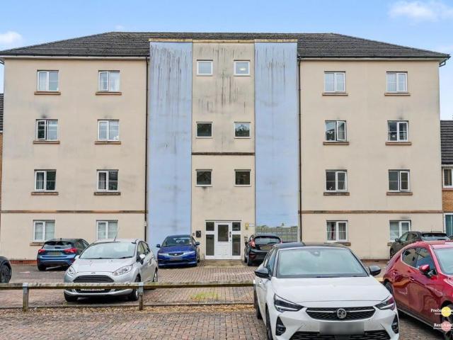 Flat for sale in Siston, South Gloucestershire