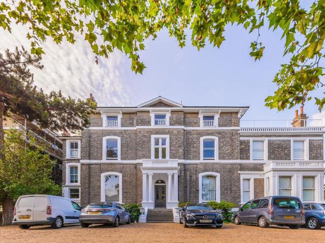 Flat for sale in Blackheath Royal Standard, Greater London