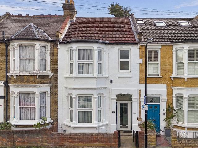 Flat for sale in London Borough of Waltham Forest, Greater London