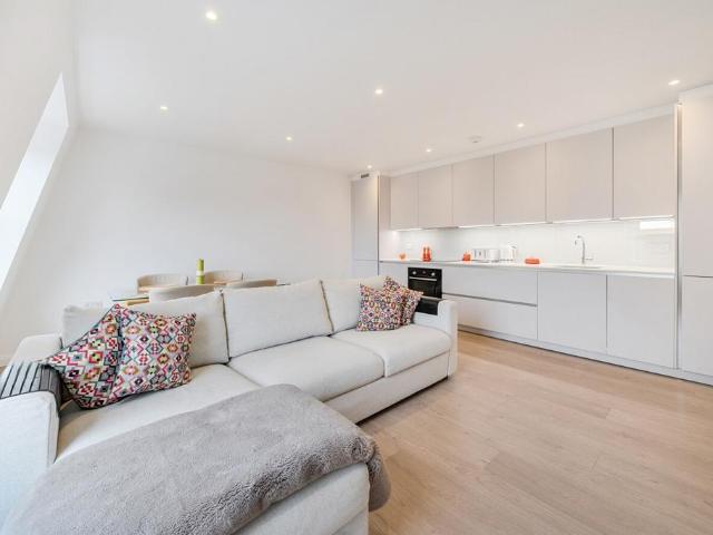 Flat for sale in Walham Green, Greater London