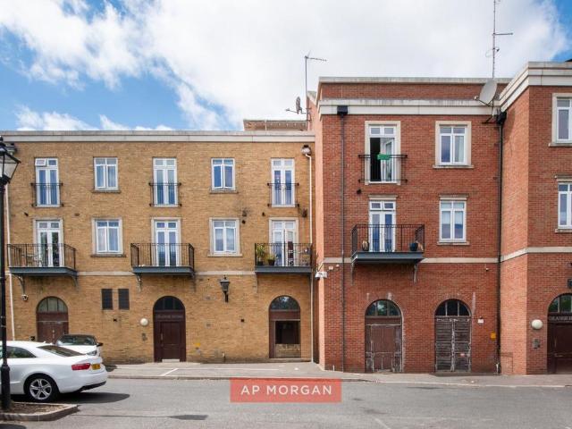 Flat for sale in Dickens Heath, Solihull