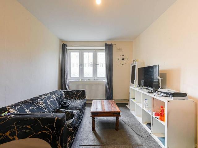 Flat for sale in Charlton Riverside, Greater London
