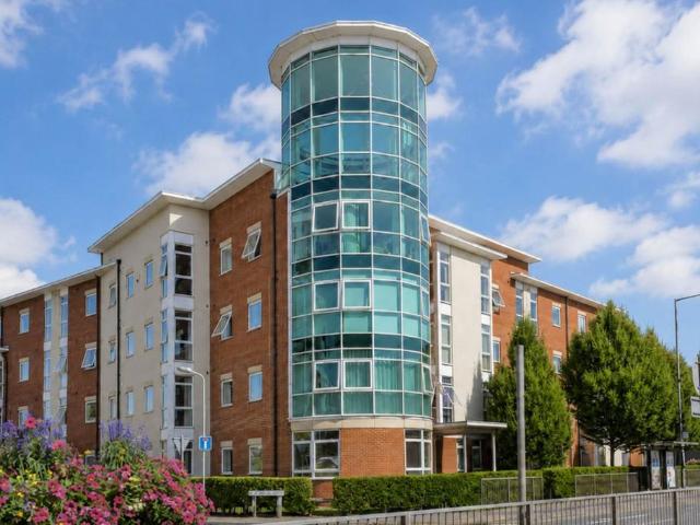 Flat for sale in Walton, Aylesbury