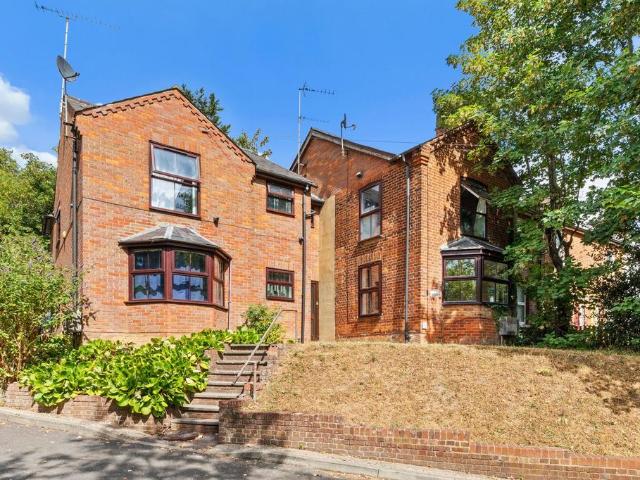 Flat for sale in Totteridge, Buckinghamshire