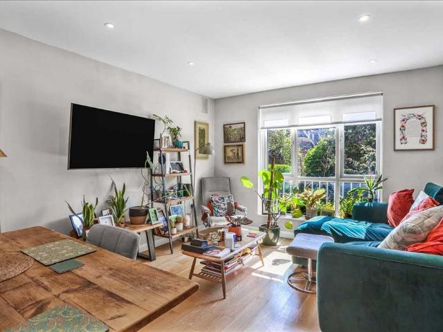 Flat for sale in London Borough of Islington, Greater London