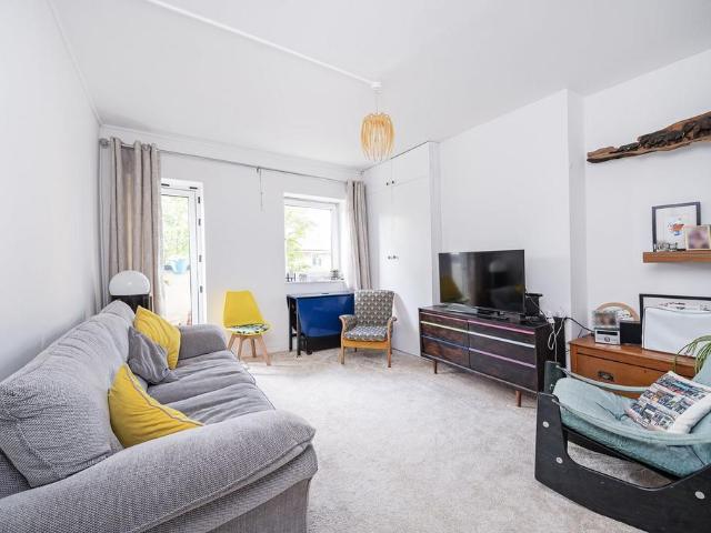 Flat for sale in Bancroft Estate, Greater London