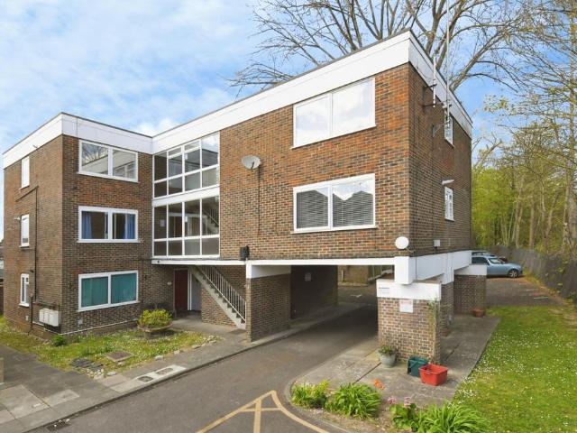 Flat for sale in Navestock Side, Essex