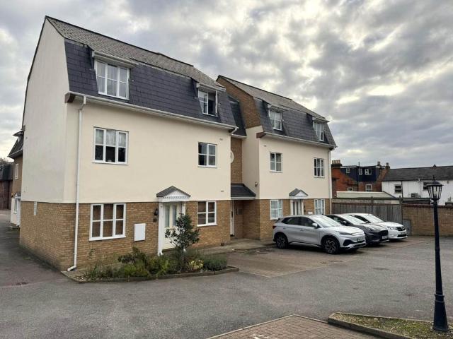 Flat for sale in Navestock Side, Essex