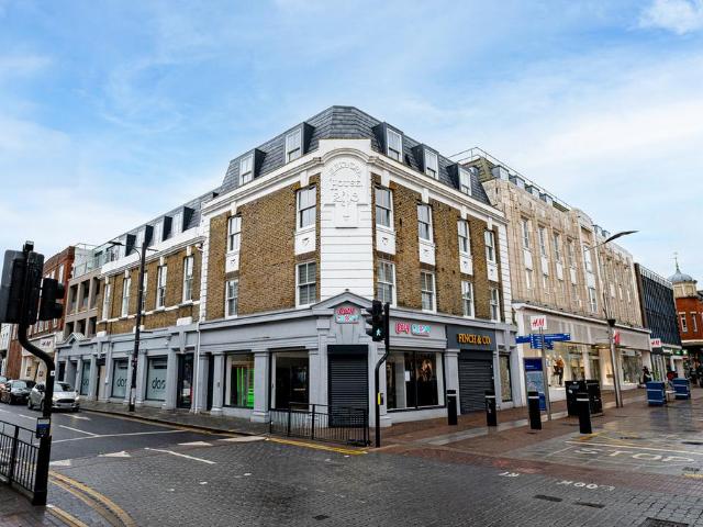 Flat for sale in Alton Barnes, Essex