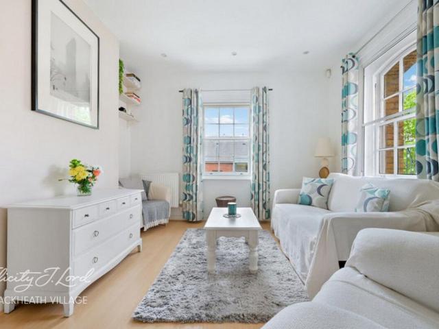 Flat for sale in Shooters Hill, Greater London
