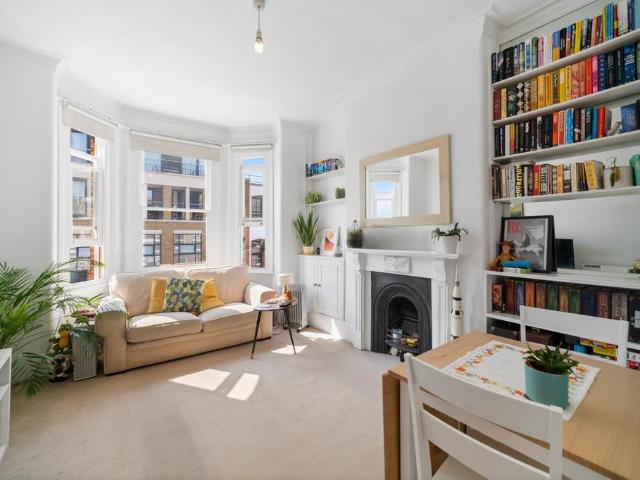Flat for sale in Fulham, Greater London