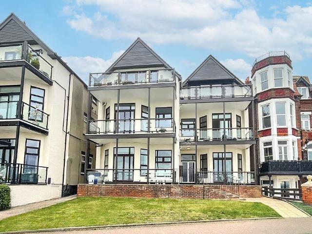 Flat for sale in Alton Barnes, Essex