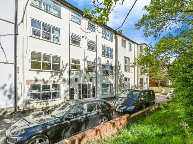 Flat for sale in Calderstones