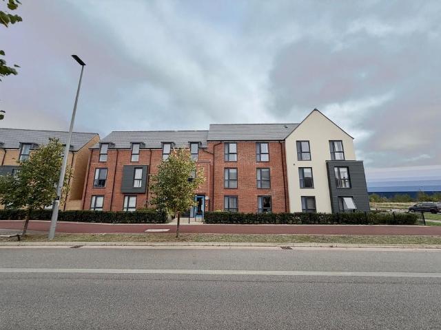Flat for sale in Brooklands, Milton Keynes