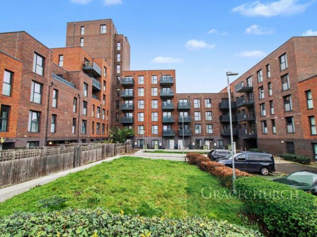 Flat for sale in Edmonton, Greater London