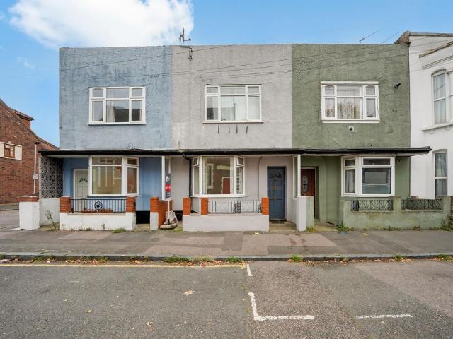 Flat for sale in Maryland, Greater London