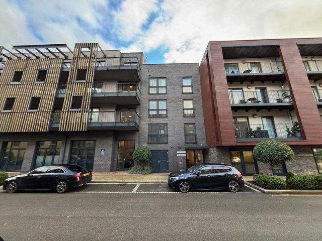Flat for sale in Little Stanmore, Greater London