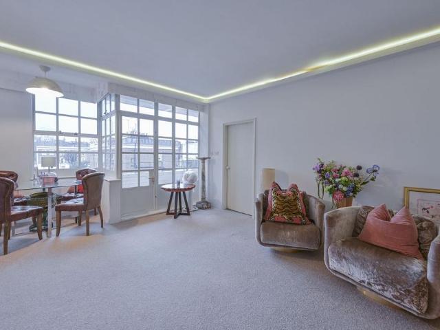 Flat for sale in Chelsea, Greater London