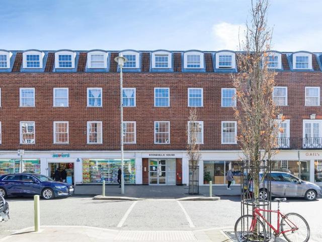 Flat for sale in Fretherne, Hertfordshire