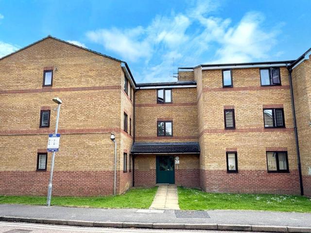 Flat for sale in Golders Green, Greater London