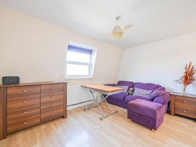 Flat for sale in Stepney, Greater London