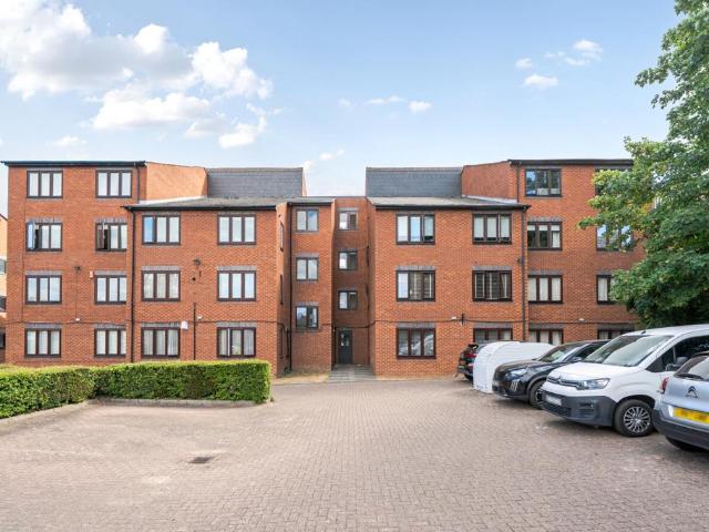 Flat for sale in London Borough of Lewisham, Greater London