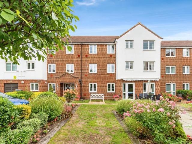 Flat for sale in Norton, King's Walden