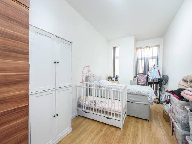 Flat for sale in Hendon, Greater London