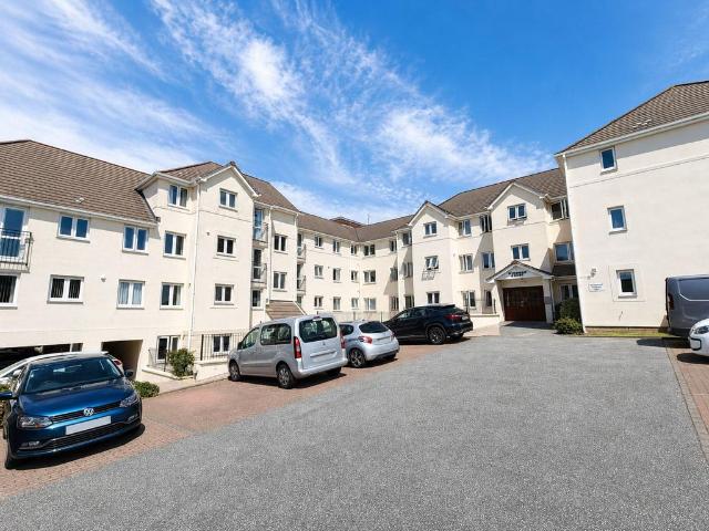 Flat for sale in Newquay, Cornwall