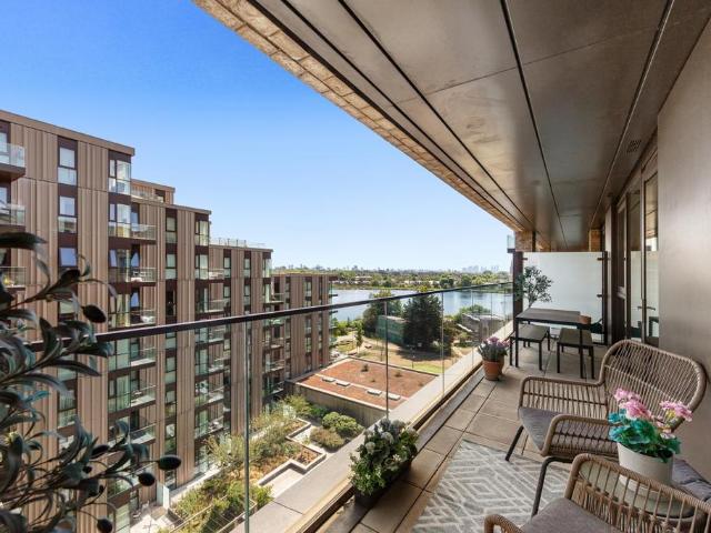 Flat for sale in Woodberry Down, Stoke Newington