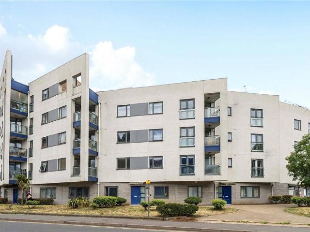 Flat for sale in London Borough of Lewisham, Bell Green