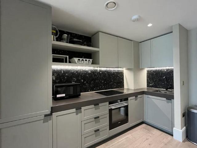 Flat for sale in Greenwich Peninsula, Greater London