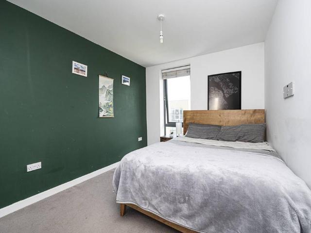 Flat for sale in Ocean Estate, Limehouse