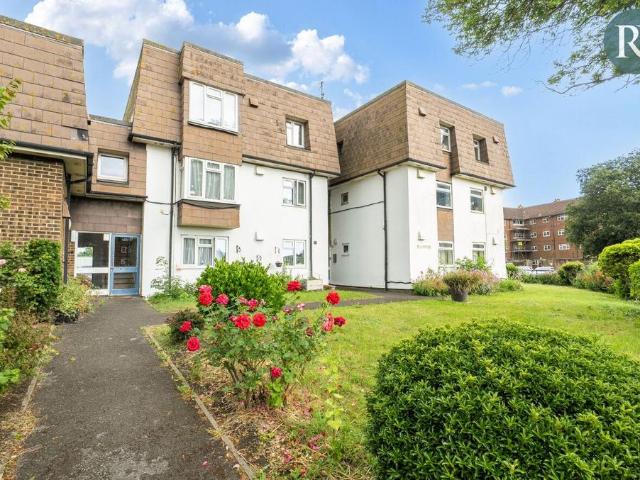 Flat for sale in Fishersgate, West Sussex