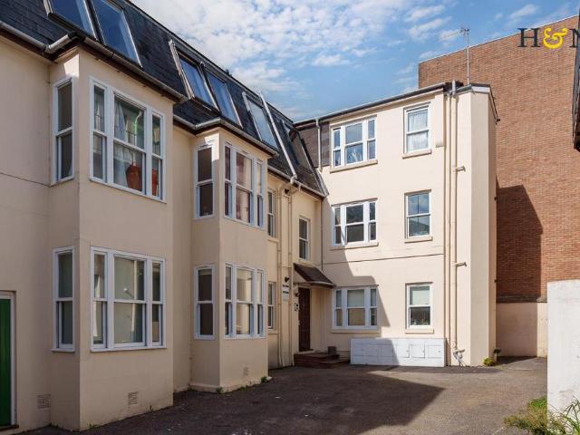 Flat for sale in Brunswick
