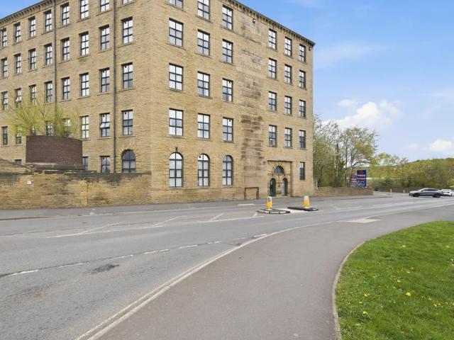Flat for sale in Boothtown, Halifax