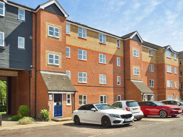 Flat for sale in Enfield Island Village, Greater London