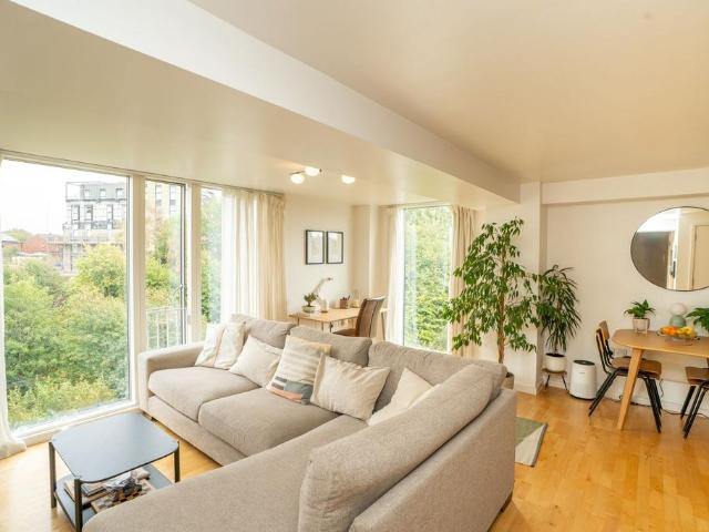Flat for sale in Richmond Hill, West Yorkshire
