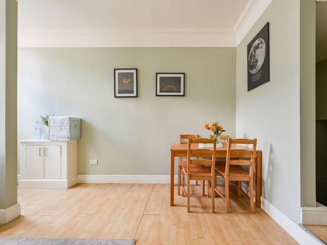 Flat for sale in Harringay, Greater London