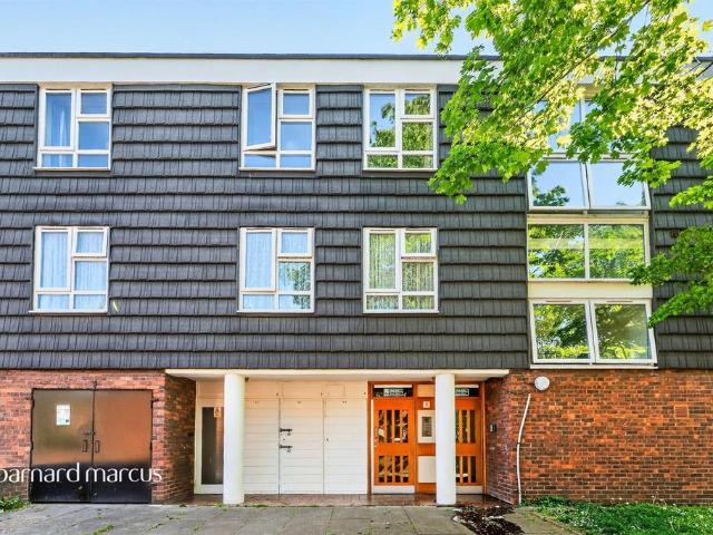Flat for sale in Battersea, Greater London