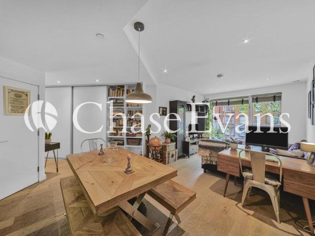 Flat for sale in Walworth, Greater London