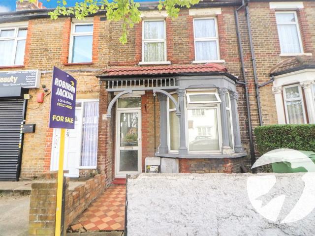 Flat for sale in Northumberland Heath, Greater London
